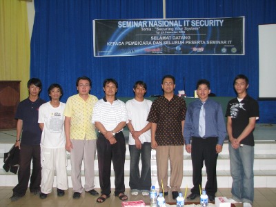 Photo bersama panitia seminar nasional IT Security UAJM Makassar